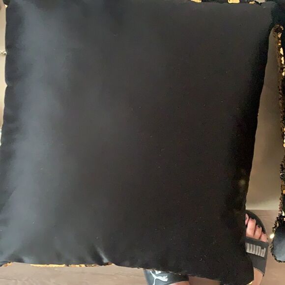 Black and gold pillows 2 changeable colors - Picture 5 of 8